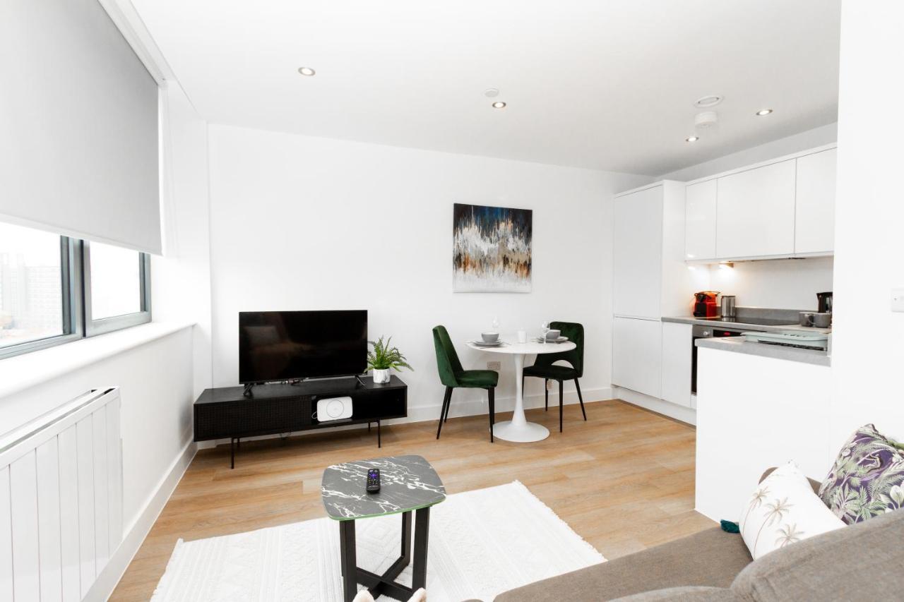Stylish Studio Apt Overlooking Old Trafford Manchester Buitenkant foto