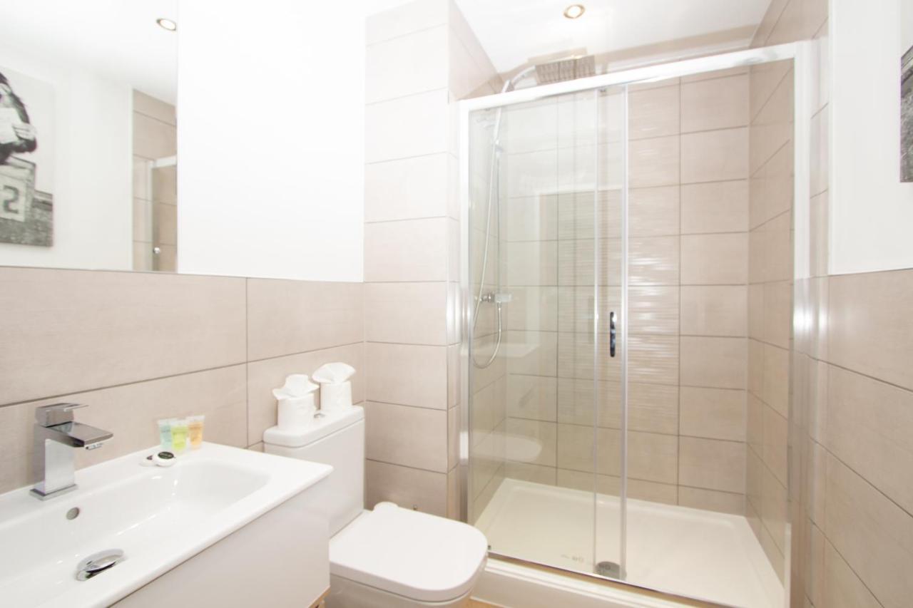 Stylish Studio Apt Overlooking Old Trafford Manchester Buitenkant foto