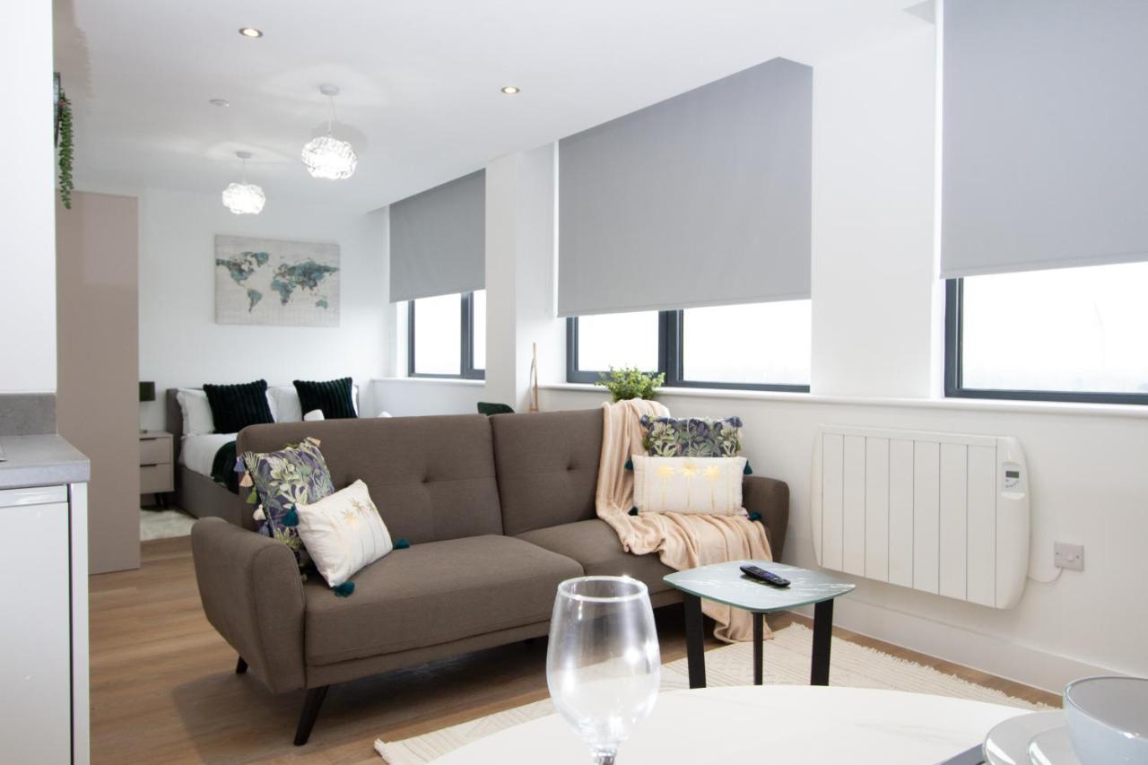Stylish Studio Apt Overlooking Old Trafford Manchester Buitenkant foto