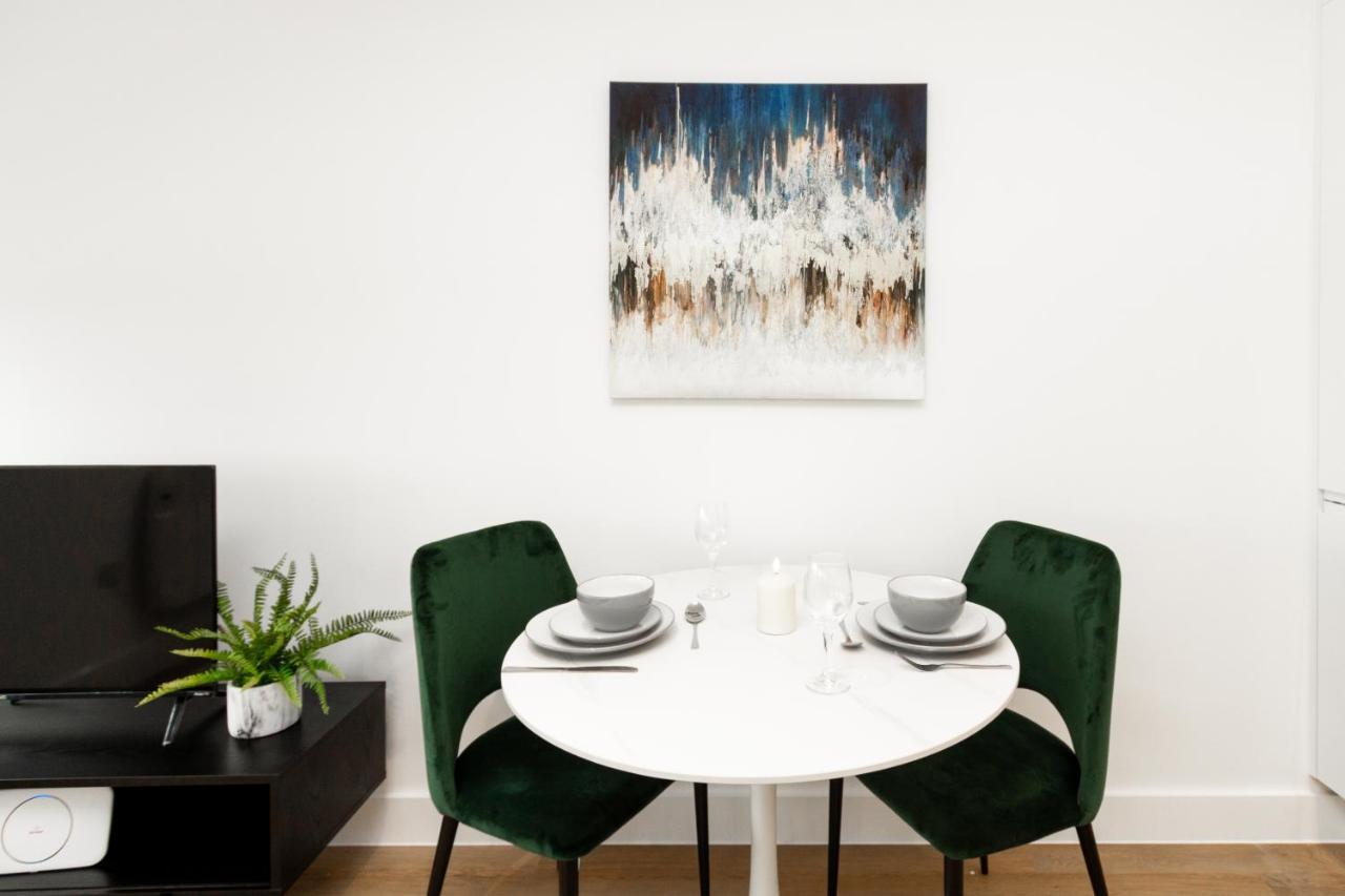 Stylish Studio Apt Overlooking Old Trafford Manchester Buitenkant foto