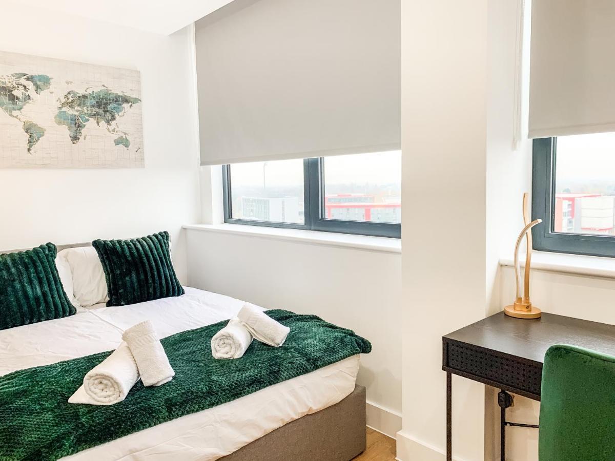 Stylish Studio Apt Overlooking Old Trafford Manchester Buitenkant foto