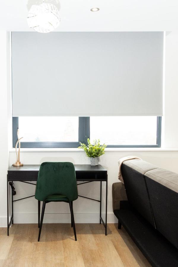 Stylish Studio Apt Overlooking Old Trafford Manchester Buitenkant foto