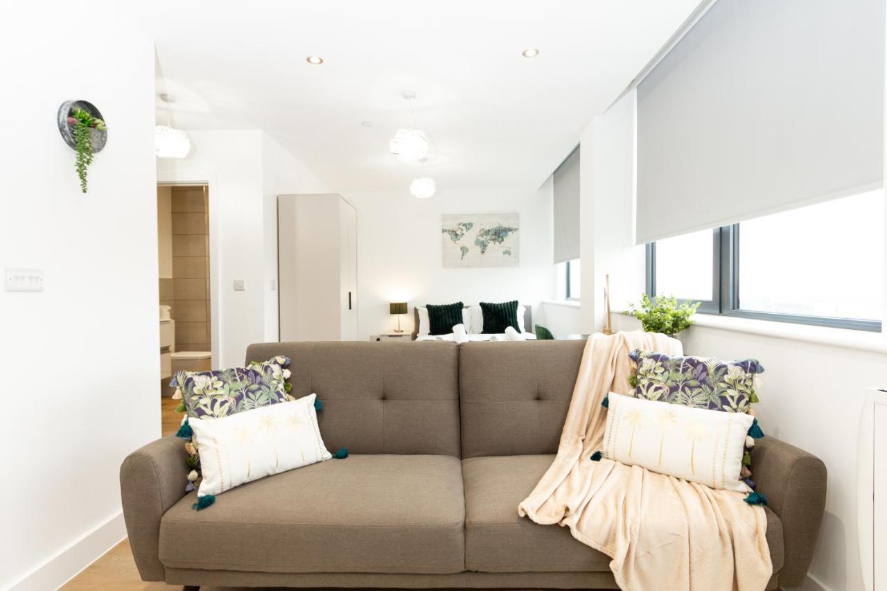 Stylish Studio Apt Overlooking Old Trafford Manchester Buitenkant foto