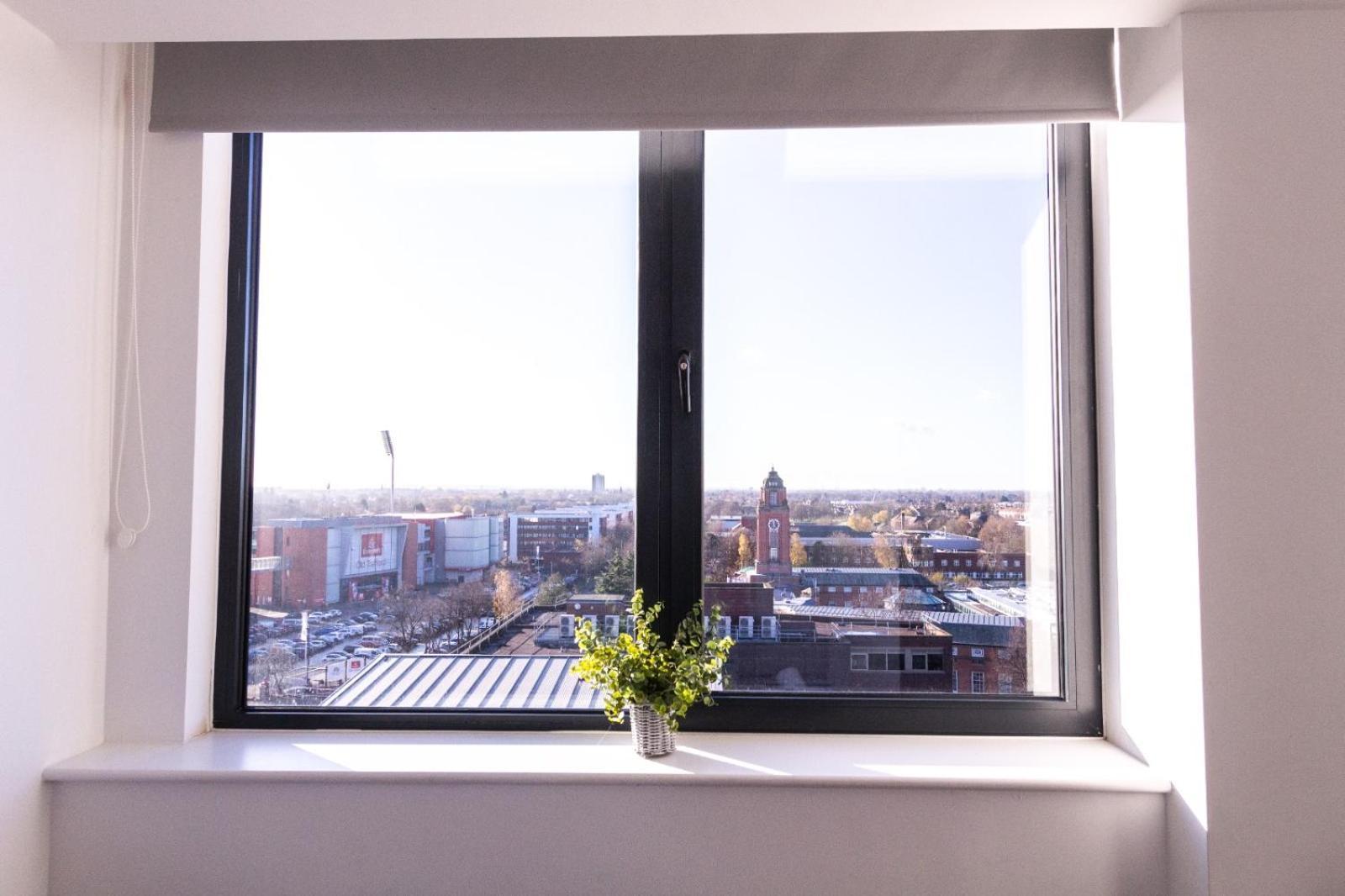 Stylish Studio Apt Overlooking Old Trafford Manchester Buitenkant foto