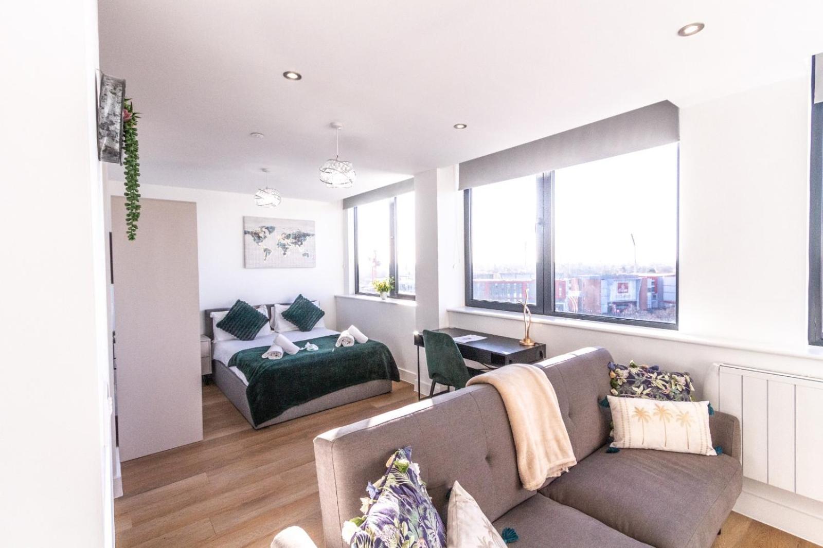Stylish Studio Apt Overlooking Old Trafford Manchester Buitenkant foto
